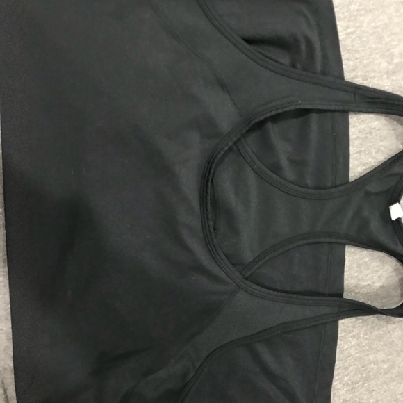 Underarmor tank top - Picture 3 of 3